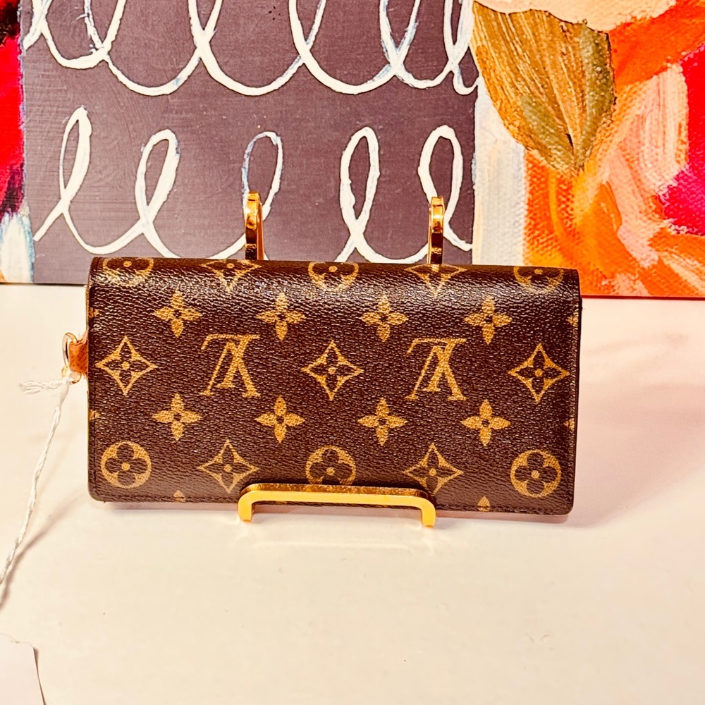 Louis Vuitton Brown and Gold Monogram Clutch - Picture 4 of 16
